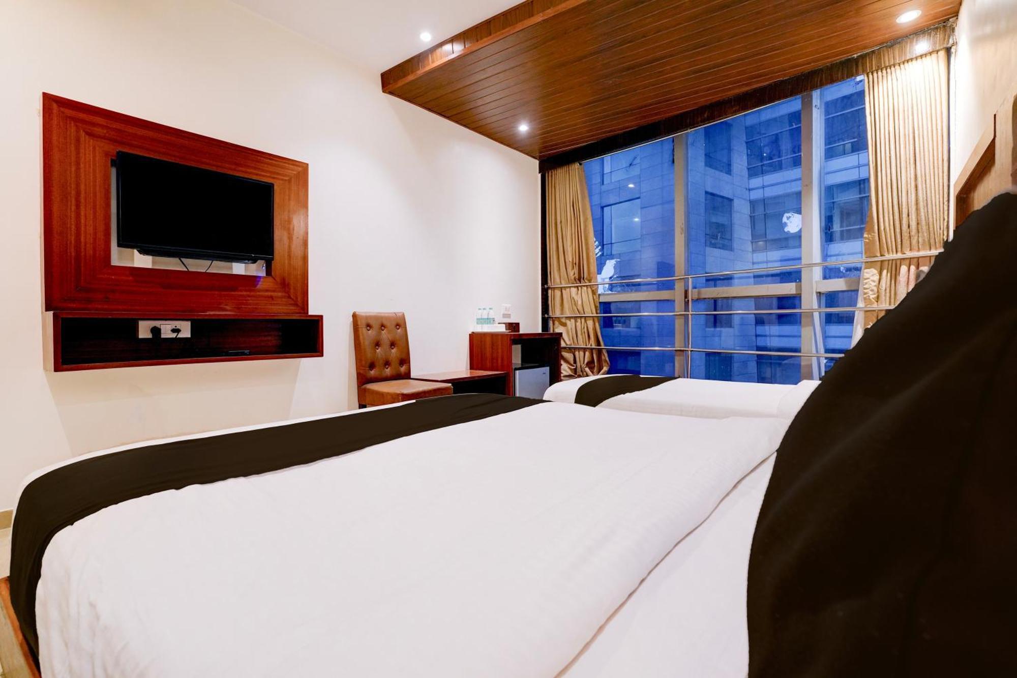 Super Townhouse Oak Times Square Le Western Βομβάη Εξωτερικό φωτογραφία