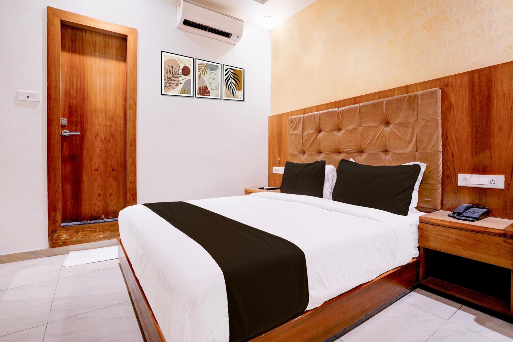 Super Townhouse Oak Times Square Le Western Βομβάη Εξωτερικό φωτογραφία