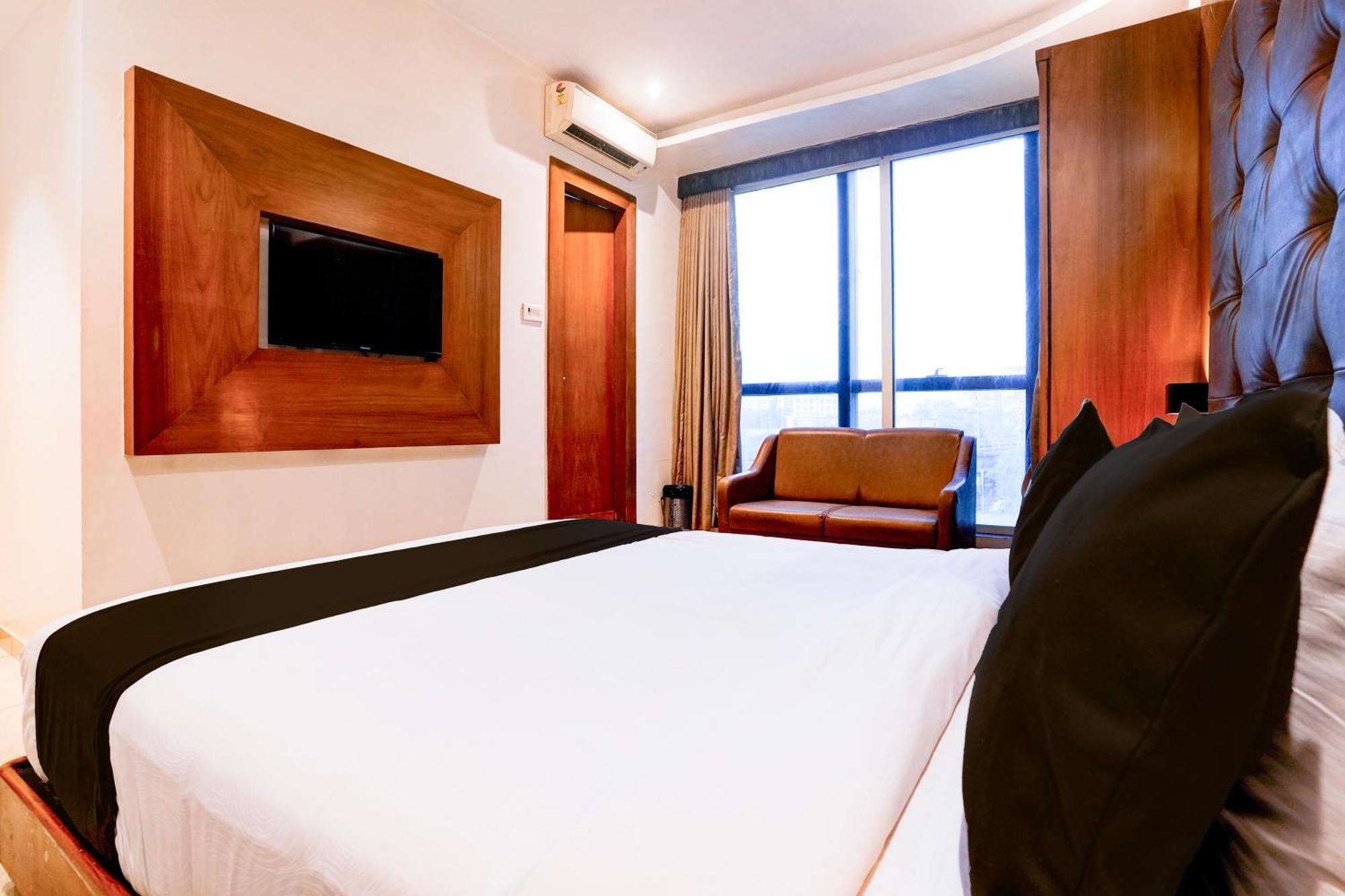 Super Townhouse Oak Times Square Le Western Βομβάη Εξωτερικό φωτογραφία