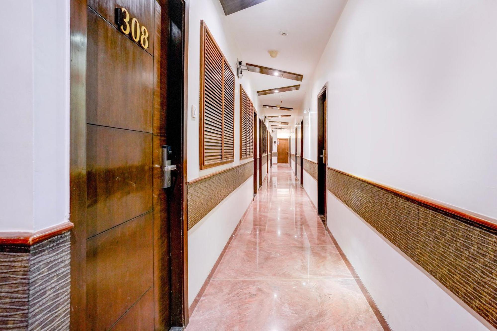 Super Townhouse Oak Times Square Le Western Βομβάη Εξωτερικό φωτογραφία