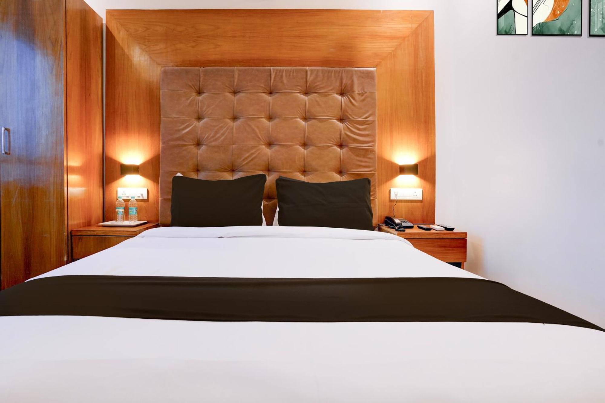 Super Townhouse Oak Times Square Le Western Βομβάη Εξωτερικό φωτογραφία