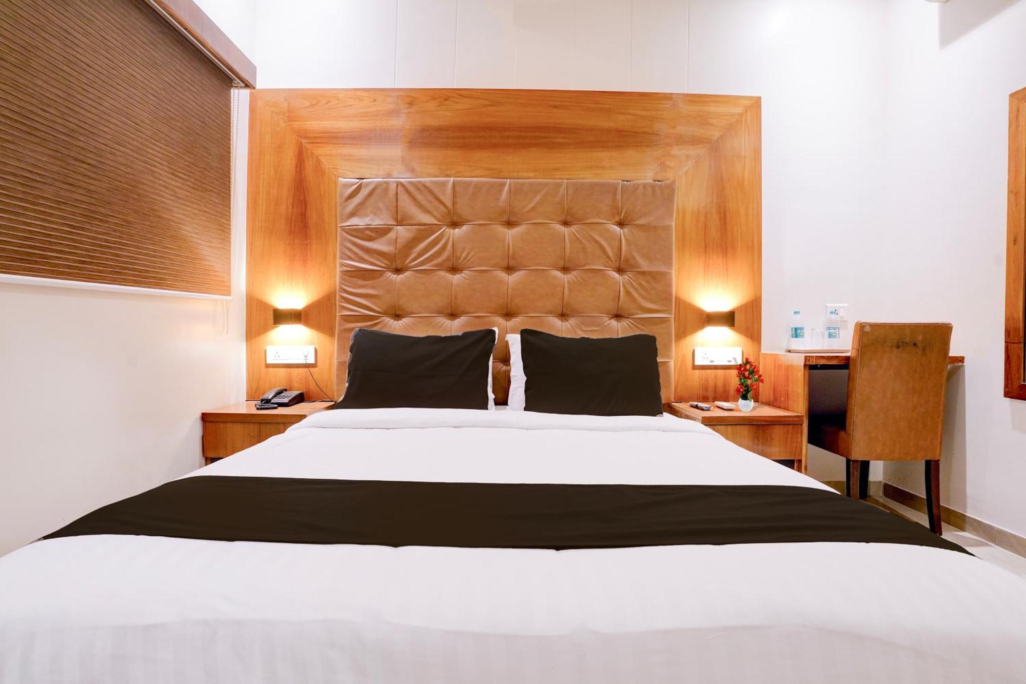 Super Townhouse Oak Times Square Le Western Βομβάη Εξωτερικό φωτογραφία