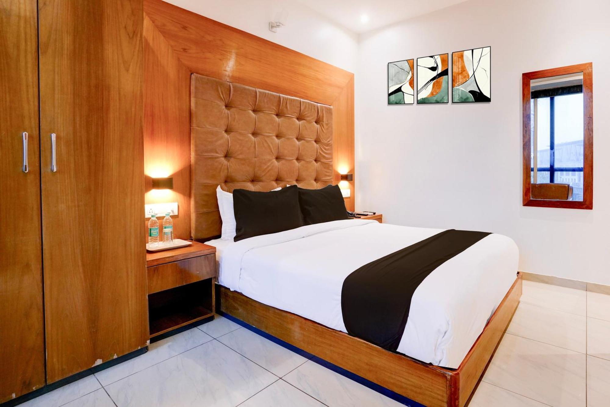 Super Townhouse Oak Times Square Le Western Βομβάη Εξωτερικό φωτογραφία