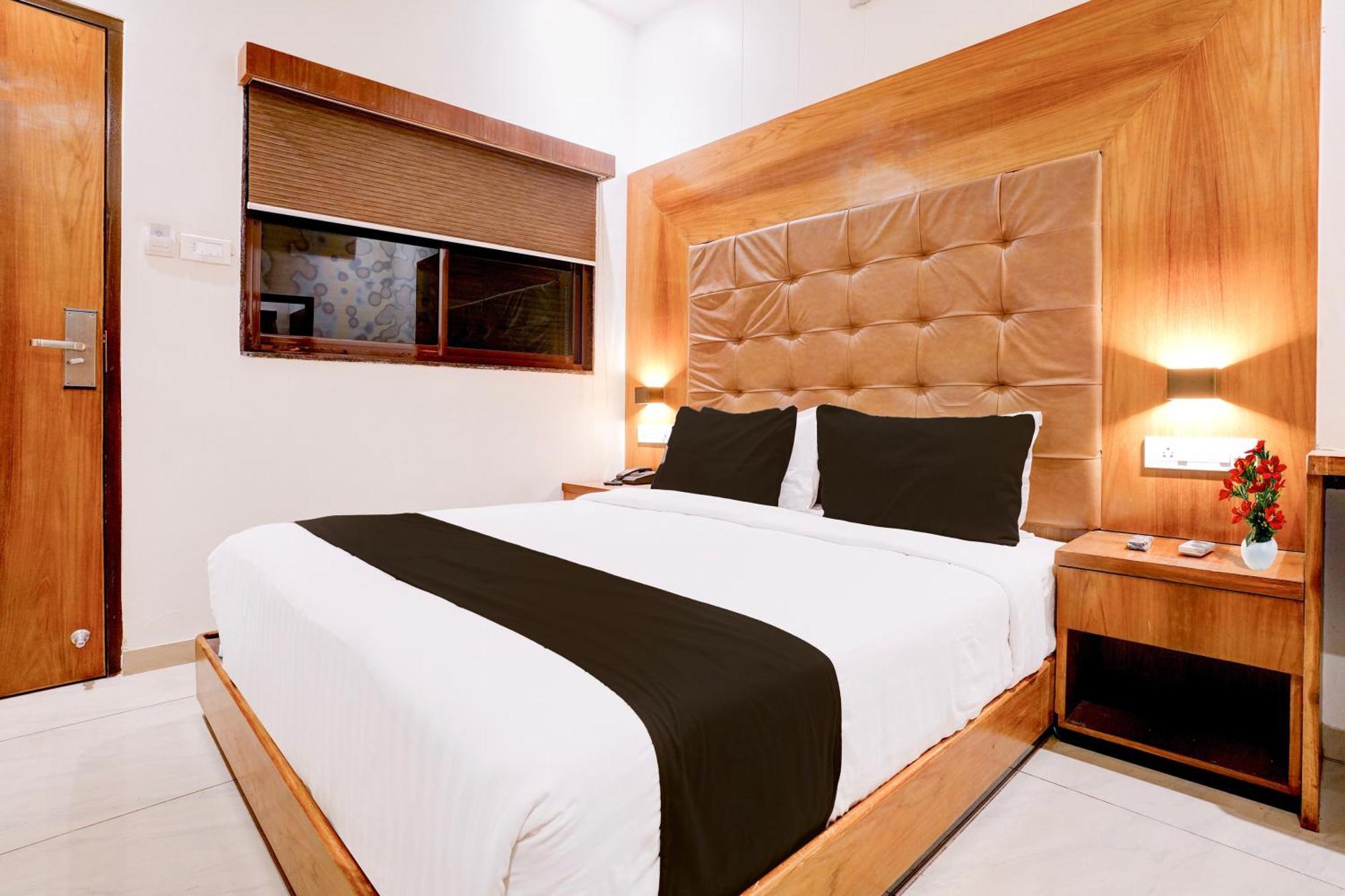 Super Townhouse Oak Times Square Le Western Βομβάη Εξωτερικό φωτογραφία